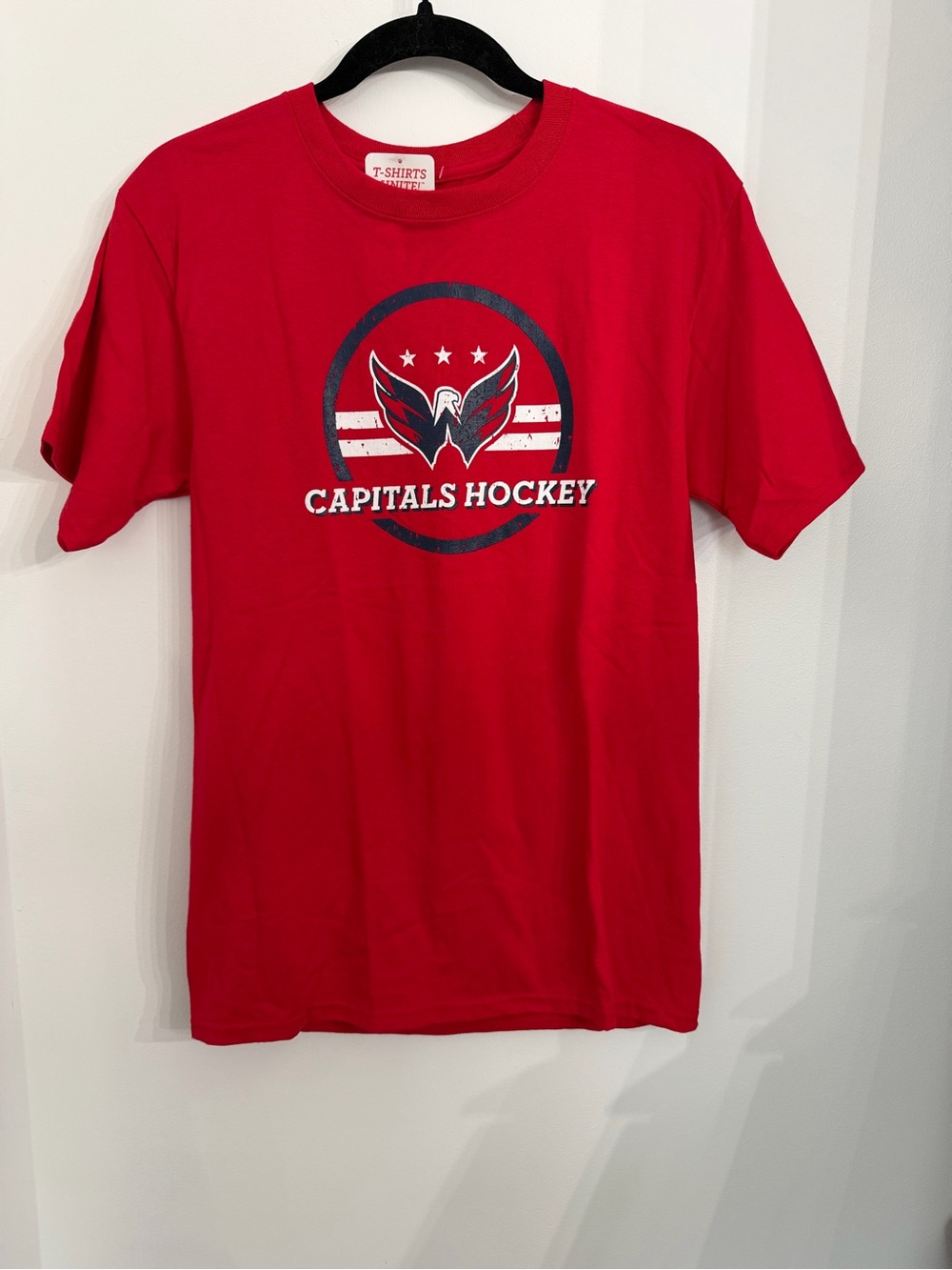 NWT Washington Capitals Hockey Red Graphic T-Shirt - Small